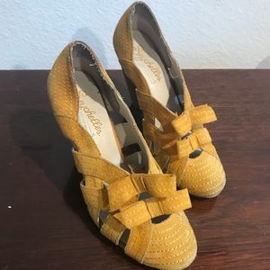 Anthropologie Seychelles yellow suede heels